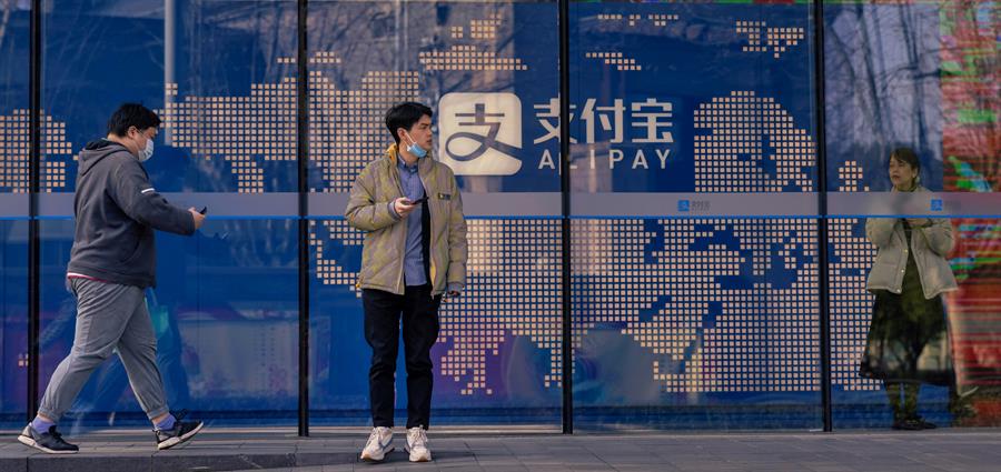 Alibaba subió un 3,5% en Nueva York luego del anuncio sobre el acuerdo con los reguladores de Guo Shuqing.(Efe)