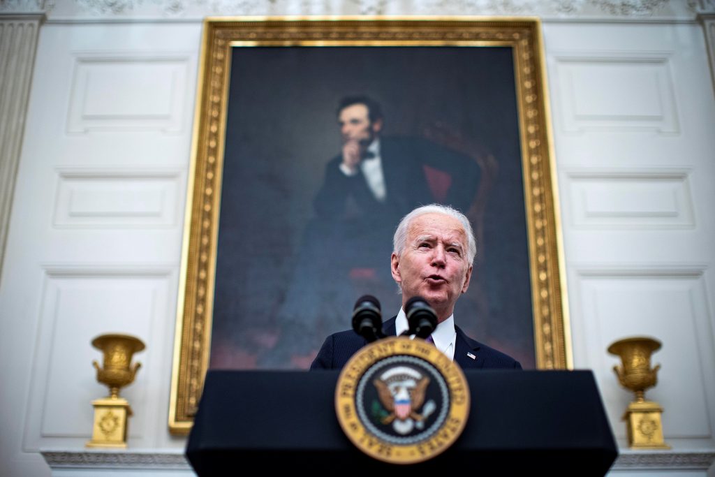 El presidente de Estados Unidos, Joe Biden, ha tomado la iniciativa de llevar adelante políticas proaborto que le han valido críticas del sector conservador de la sociedad americana y de los obispos de la iglesia. (EFE) Financiar abortos