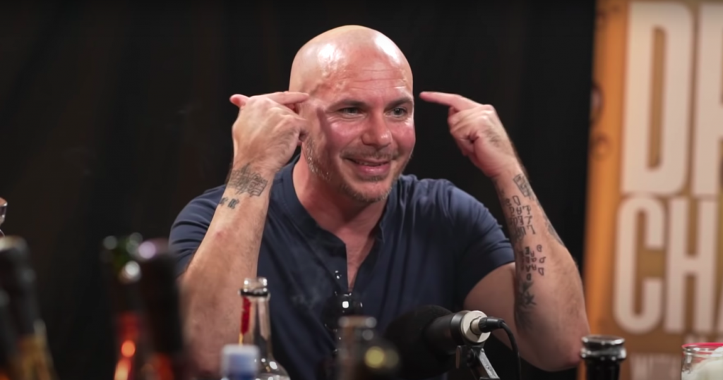 Pitbull, durante su intervención en el programa Drink Champs en RevoltTV en YouTube.
