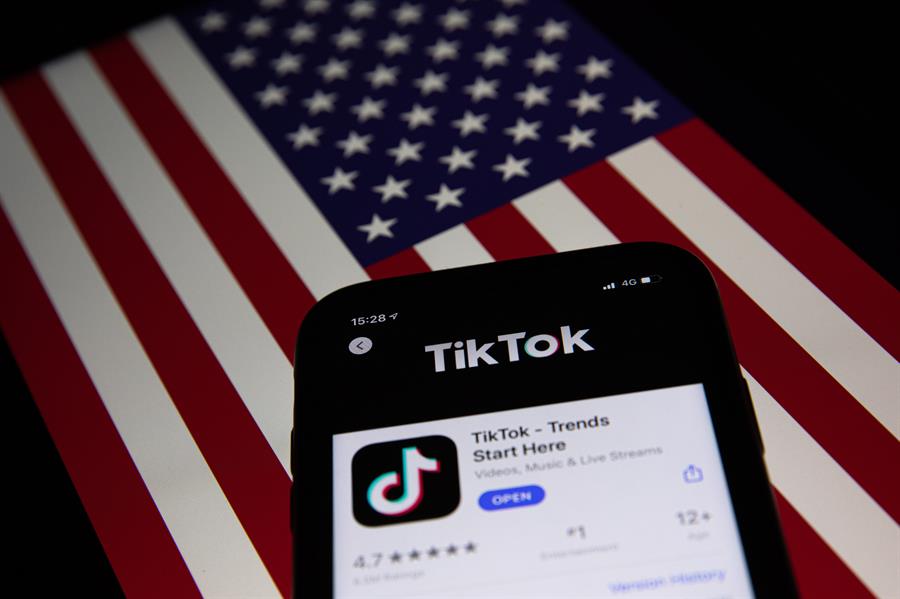 TikTok y Wechat, dos aplicaciones de China bloqueadas en USA desde la administración Trump. (Efe)