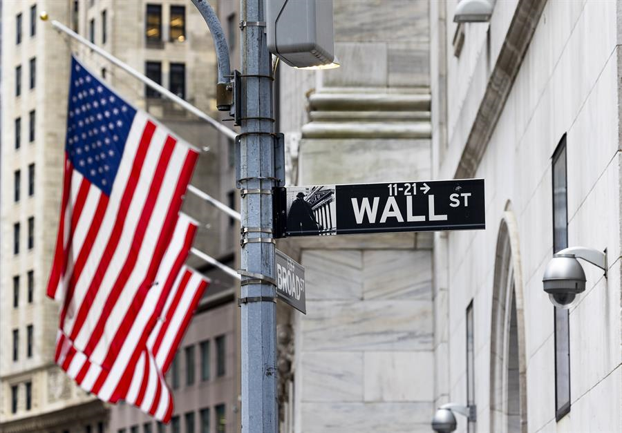 Coinbase on Wall Street - El American