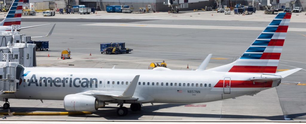Aunque American Airlines dedicó cuantiosas sumas de dinero para expandir la capacidad de sus Boening 737, no hizo lo mismo para reentrenar a tiempo su nómina de pilotos inactivos. (EFE)