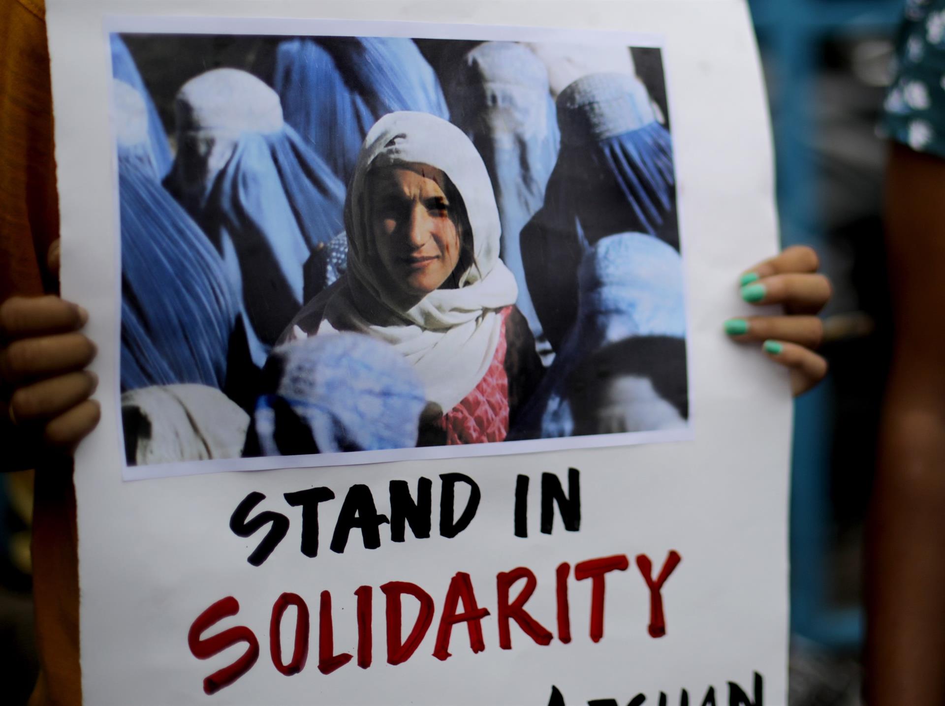 Afghan Women Protest in Kabul for Their Rights El American