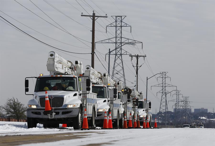 El apagón que sufrió Texas en febrero por las tormentas puso en duda la confiabilidad de la red eléctrica del estado. (EFE)