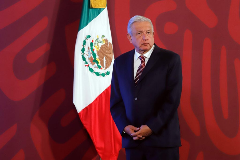 Obrador propone una reforma electoral para consolidar su régimen. Imagen: EFE/Isaac Esquivel 