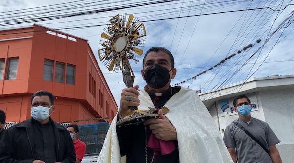 Persecución a la Iglesia católica en Nicaragua: obispo en arresto domiciliario