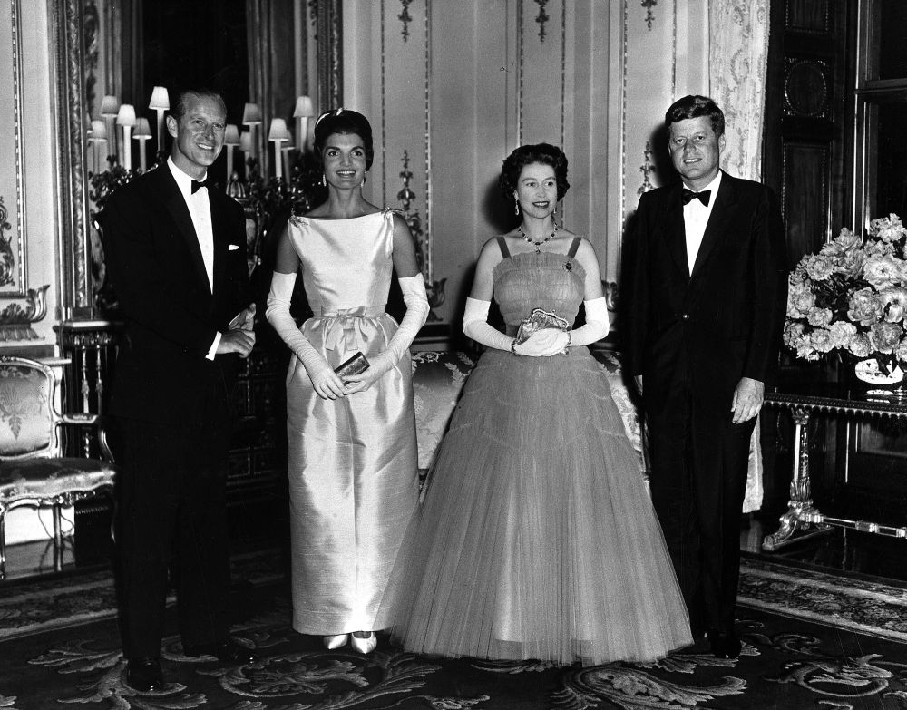 Todos los presidentes americanos que estrecharon la mano de Isabel II: curiosidades