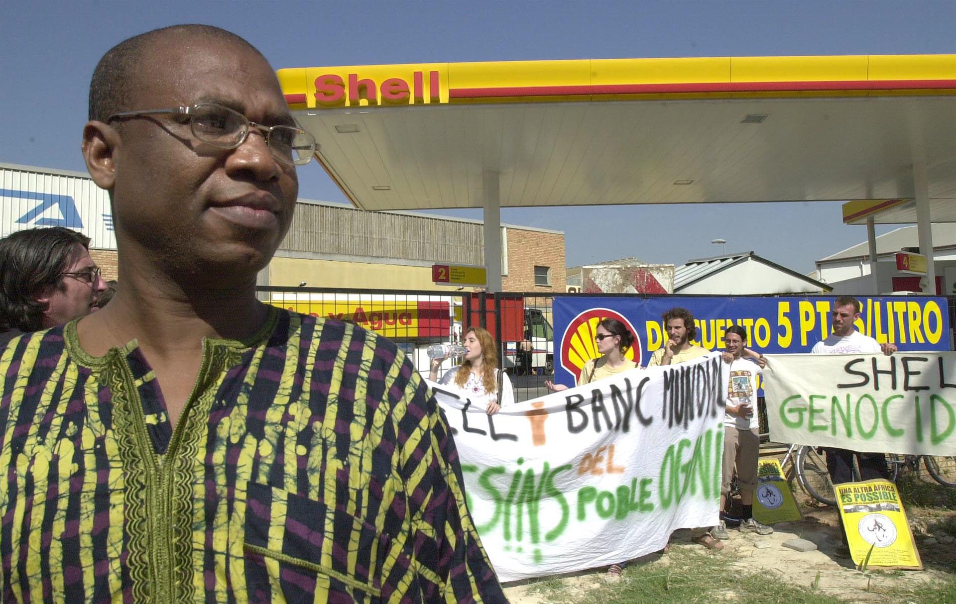 La reputación de Royal Dutch Shell se vio fuertemente afectada tras haberse visto implicada en el asesinato de líderes Ogoni en Nigeria. (EFE)