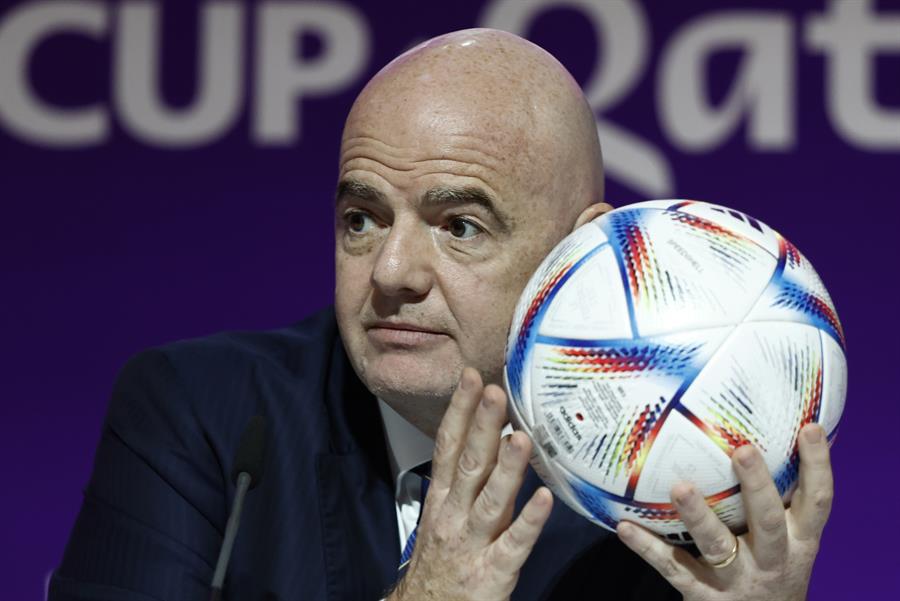 Idiocy of the Week: Infantino says Europe must apologize for 3000 years, EFE