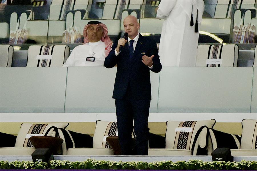 Idiocy of the Week: Infantino says Europe must apologize for 3000 years, EFE