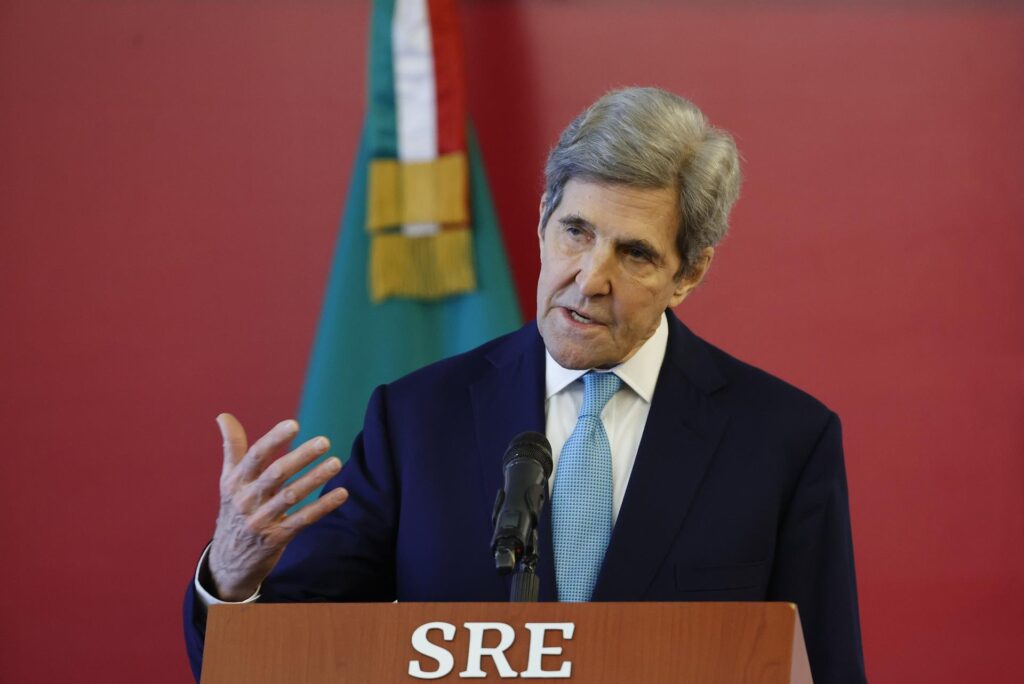 What Exactly Is John Kerry Doing in the Biden Administration? Congress investigates, EFE