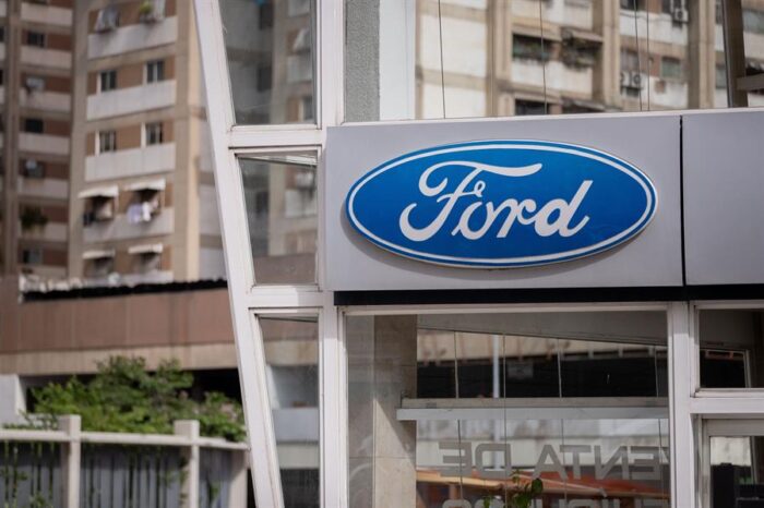 Ford perdió 2.100 millones de dólares en 2022 con sus vehículos eléctricos,. EFE